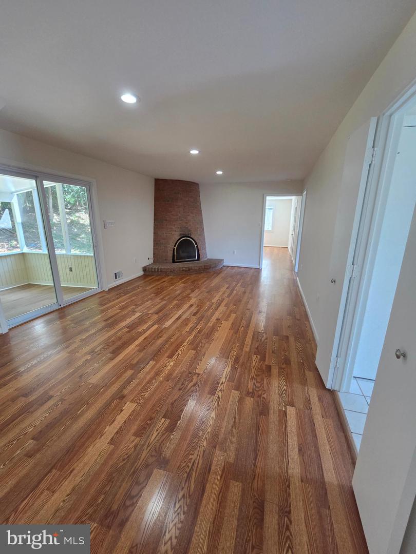 9929 Barnsbury Ct Property Photo 6