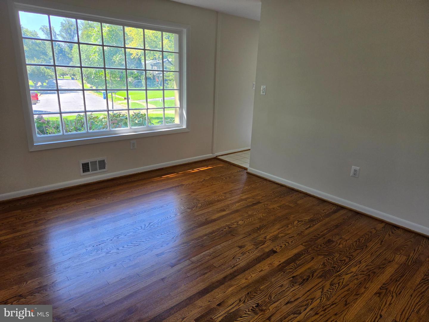 9929 Barnsbury Ct Property Photo 8