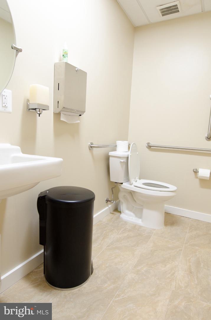 6800 Fleetwood Dr #suite 110 Property Photo 6