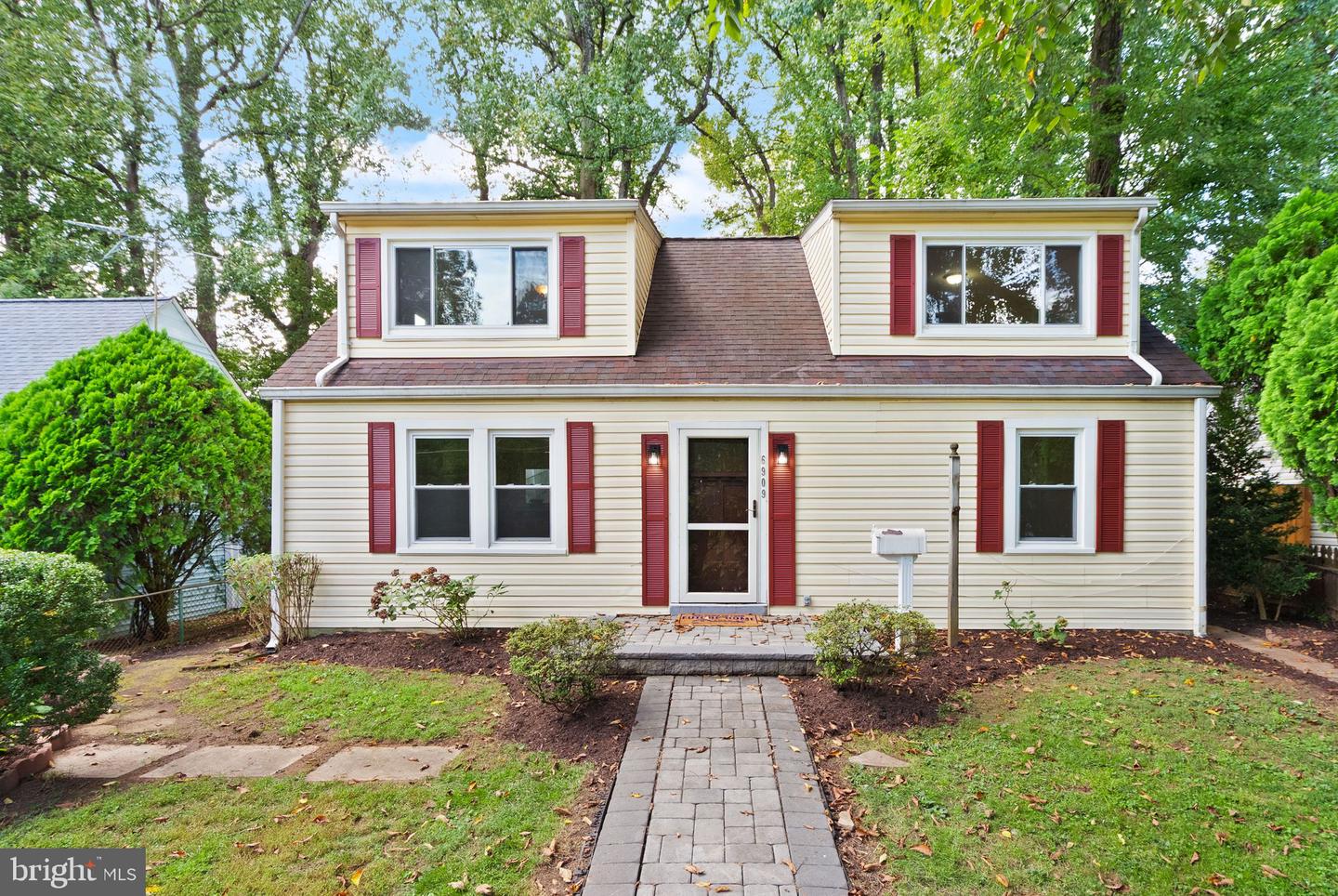 6909 Custis Pkwy Property Photo 1