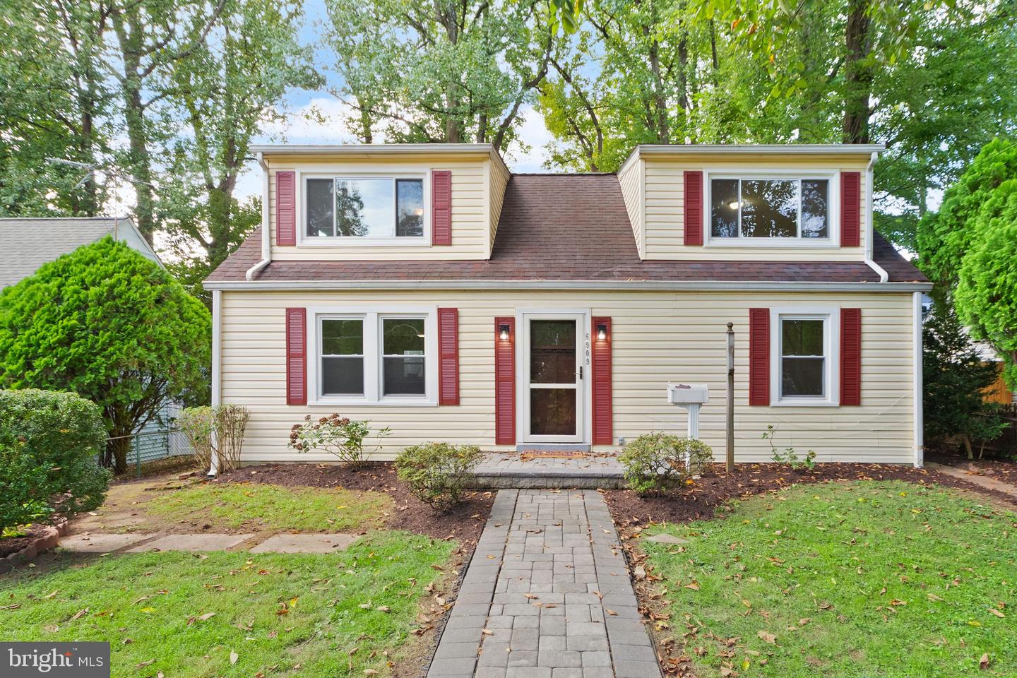 6909 Custis Pkwy Property Photo 1