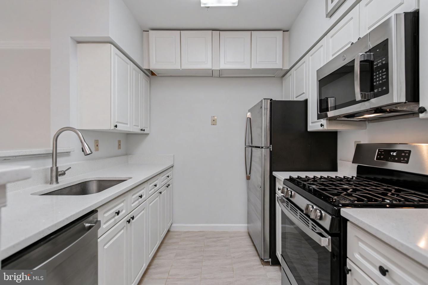 12913 Alton Sq #320 Property Photo 13