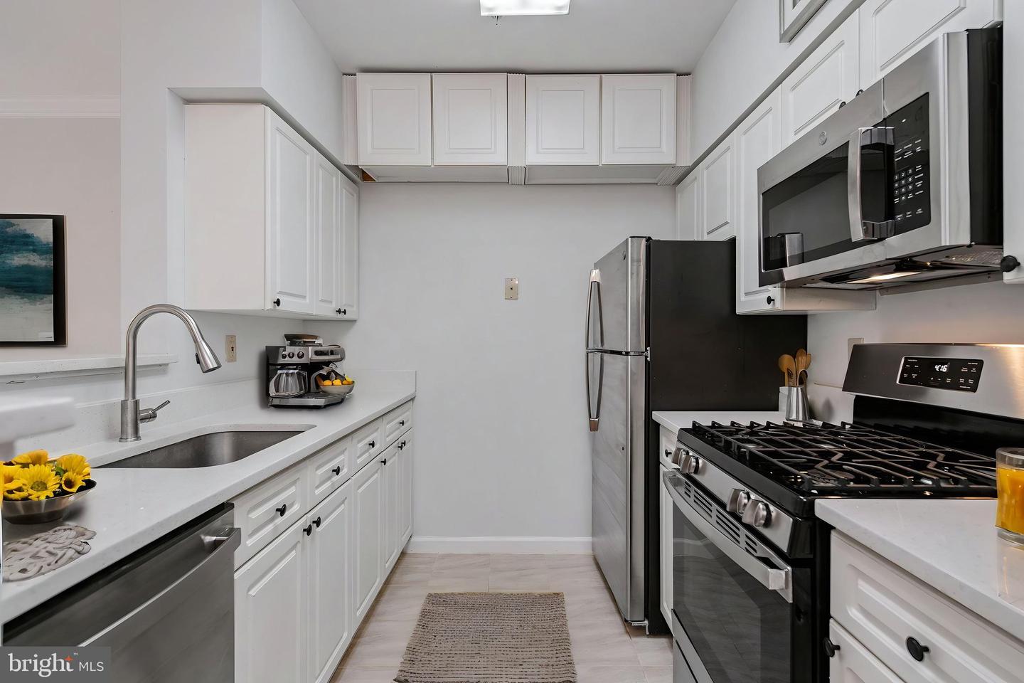 12913 Alton Sq #320 Property Photo 14