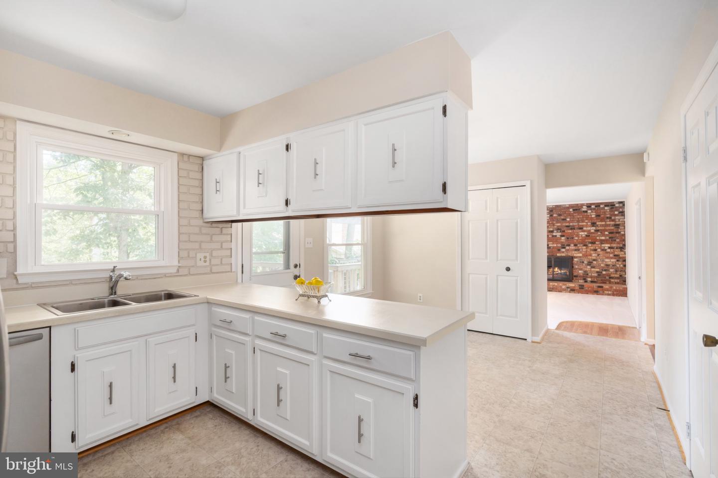 9511 Shipwright Dr Property Photo 10