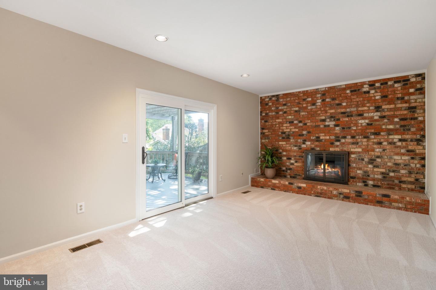 9511 Shipwright Dr Property Photo 17