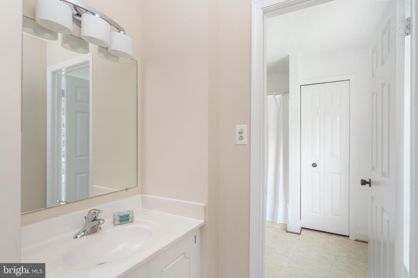 9511 Shipwright Dr Property Photo 29