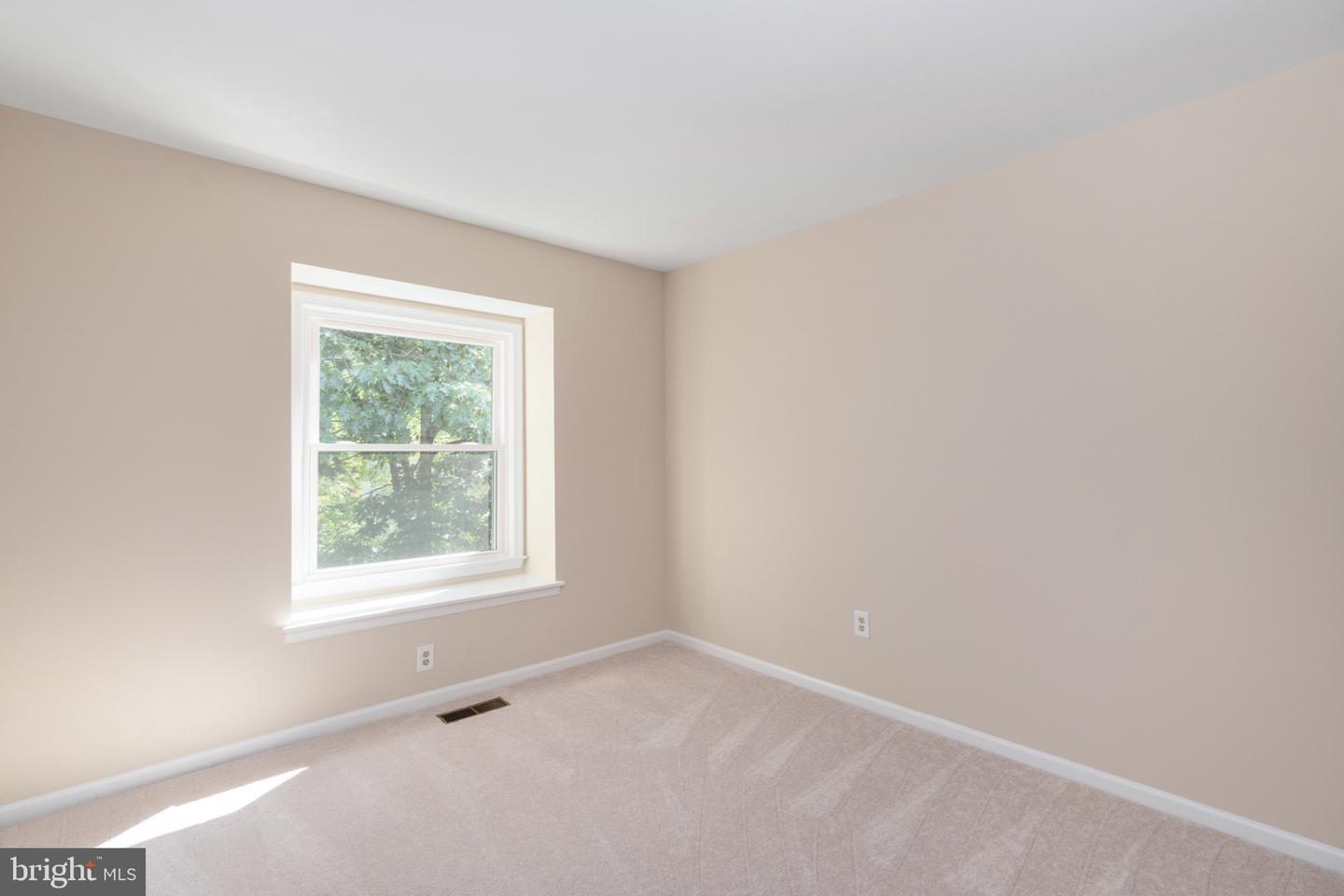 9511 Shipwright Dr Property Photo 34
