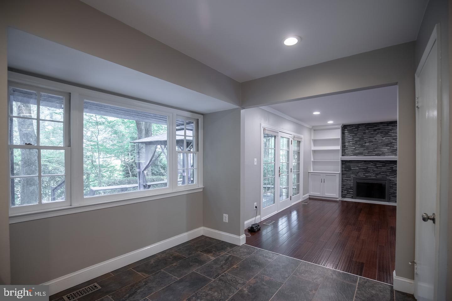 4836 Gainsborough Dr Property Photo 10