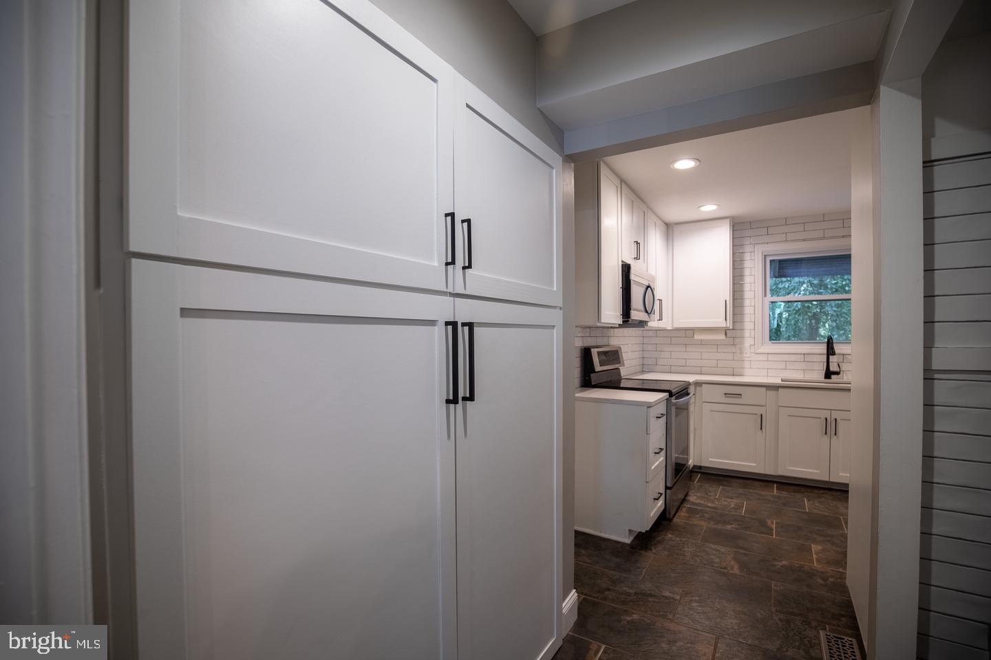 4836 Gainsborough Dr Property Photo 15