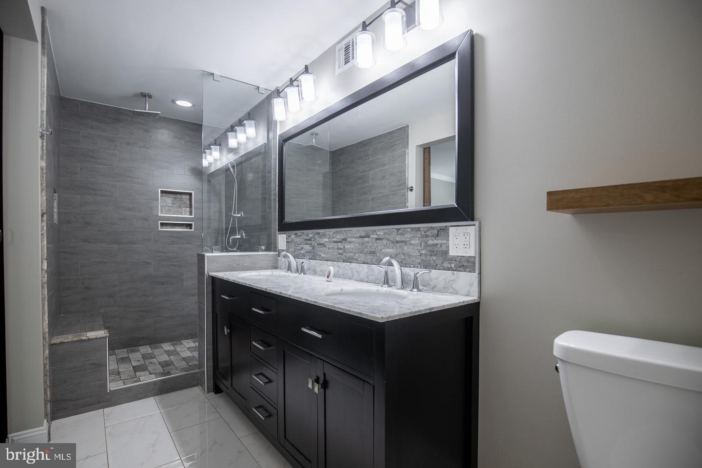 4836 Gainsborough Dr Property Photo 24