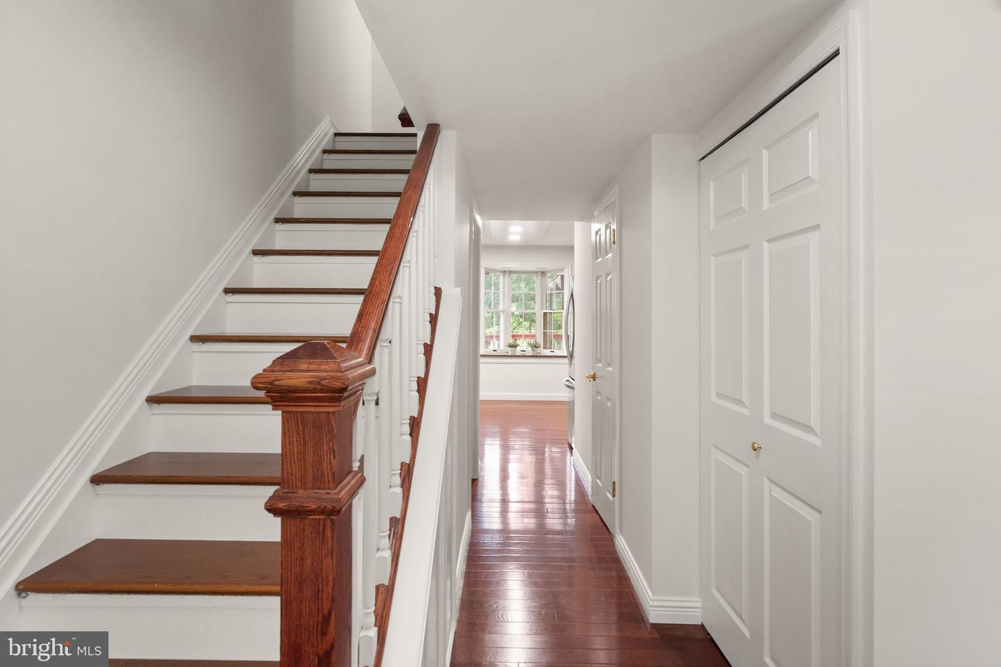 9507 Burdett Rd Property Photo 16