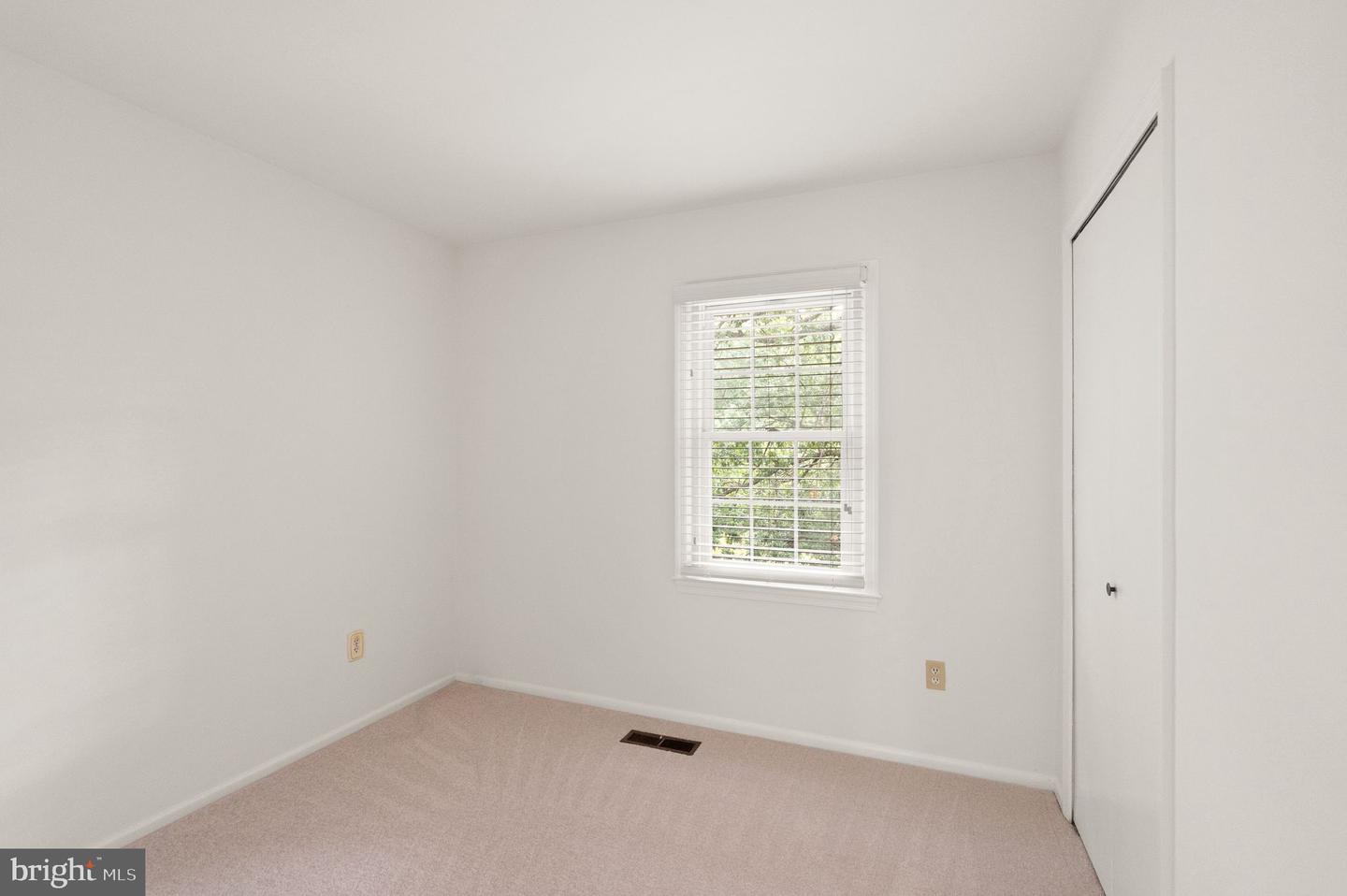 9507 Burdett Rd Property Photo 23