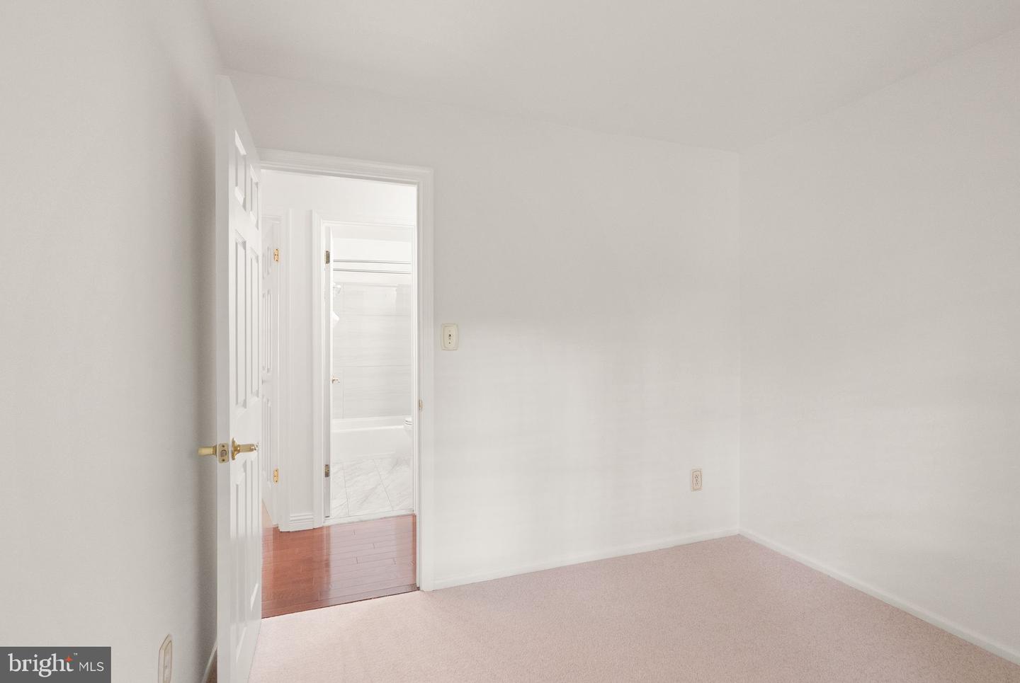 9507 Burdett Rd Property Photo 24