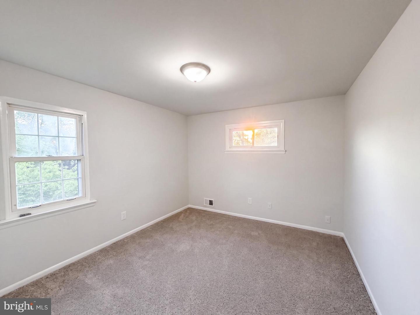 662 Herndon Pkwy Property Photo 4
