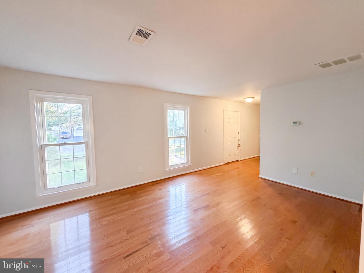 662 Herndon Pkwy Property Photo 6