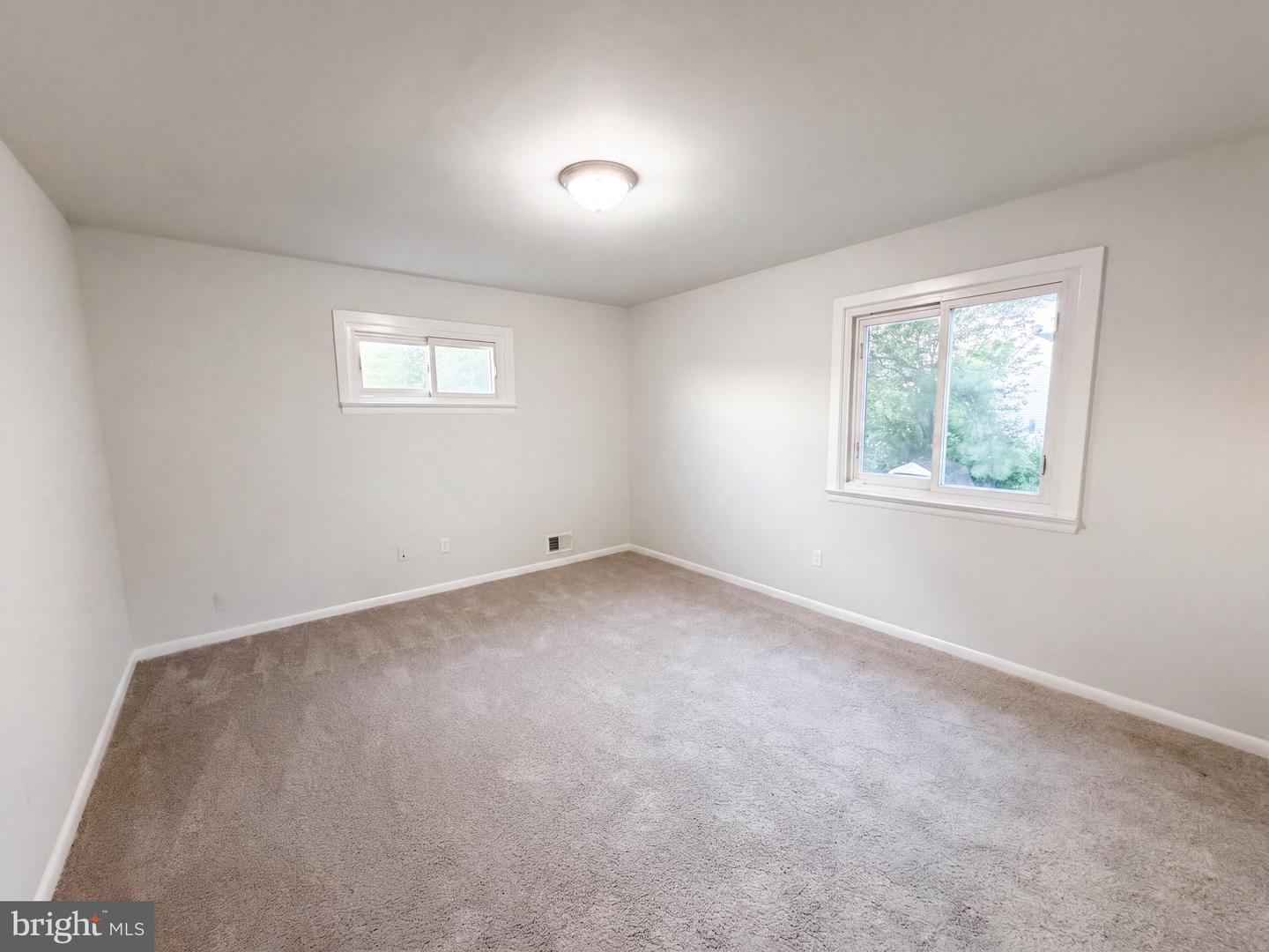 662 Herndon Pkwy Property Photo 9