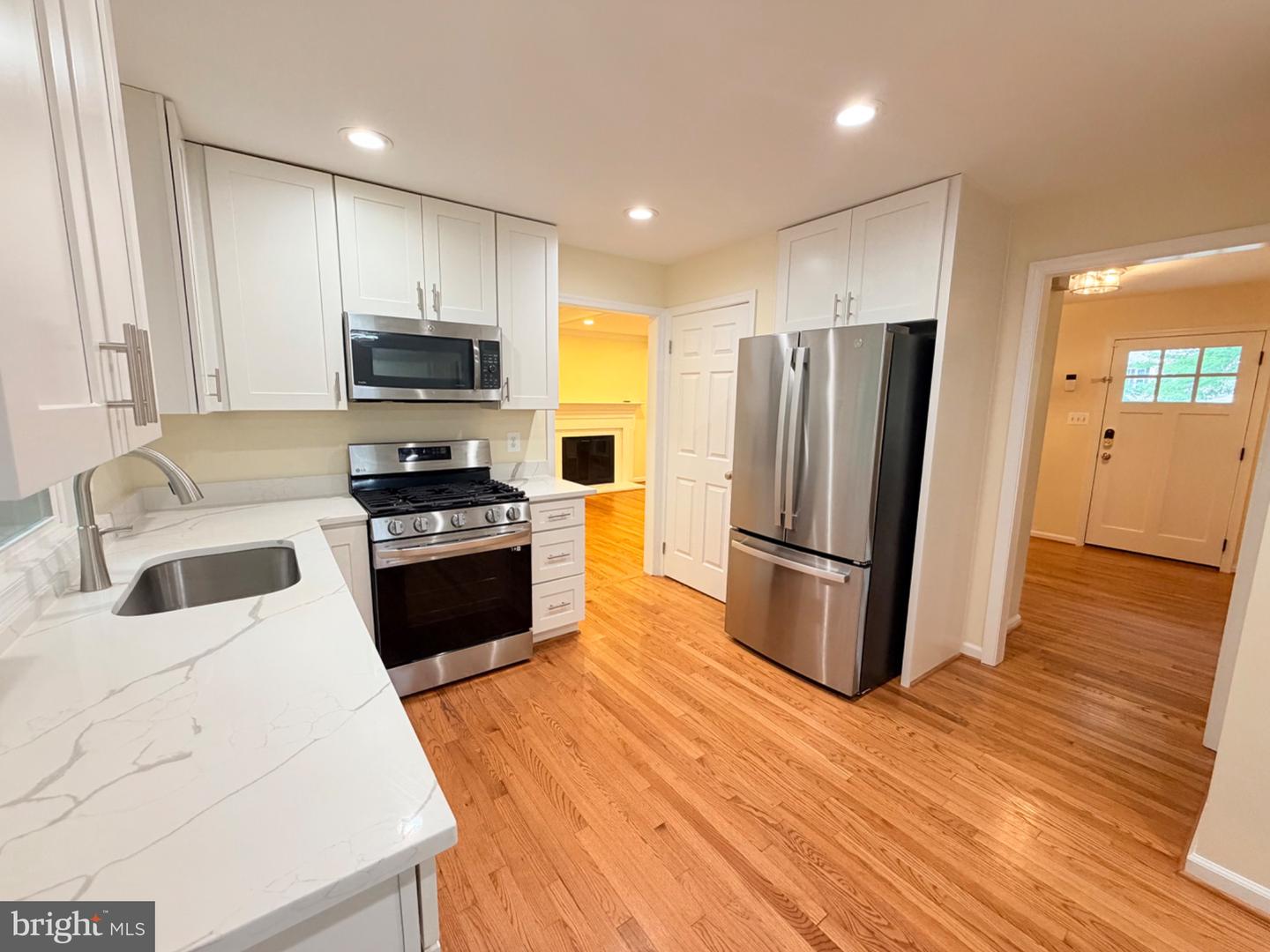 8853 Applecross Ln Property Photo 2