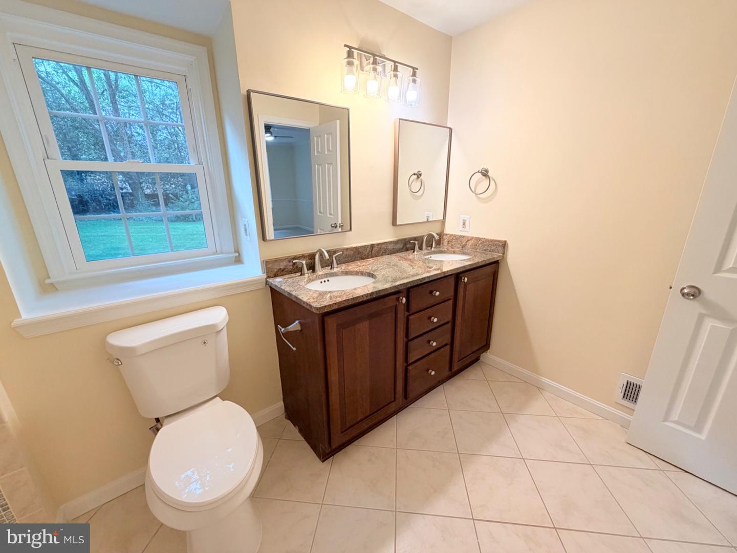 8853 Applecross Ln Property Photo 13