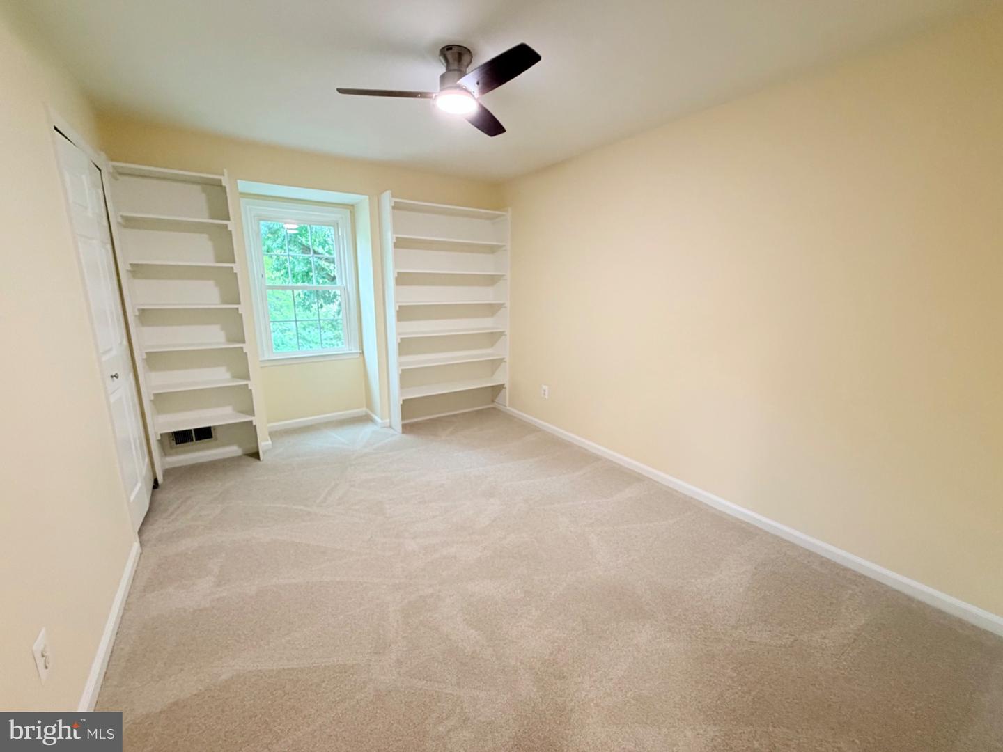8853 Applecross Ln Property Photo 15