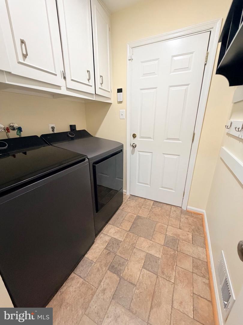8853 Applecross Ln Property Photo 23