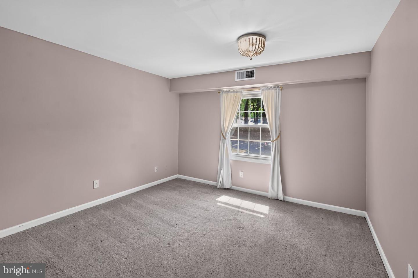 5905 Noblestown Rd #f Property Photo 9