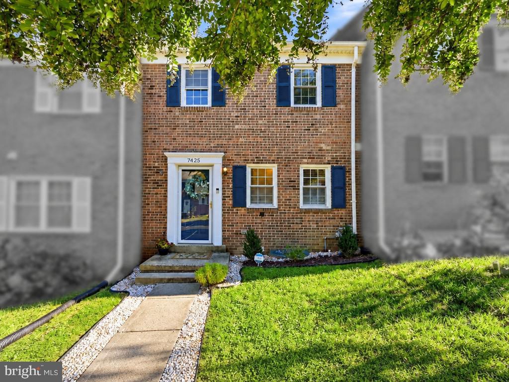 7425 LARNE LN Property Photo 1
