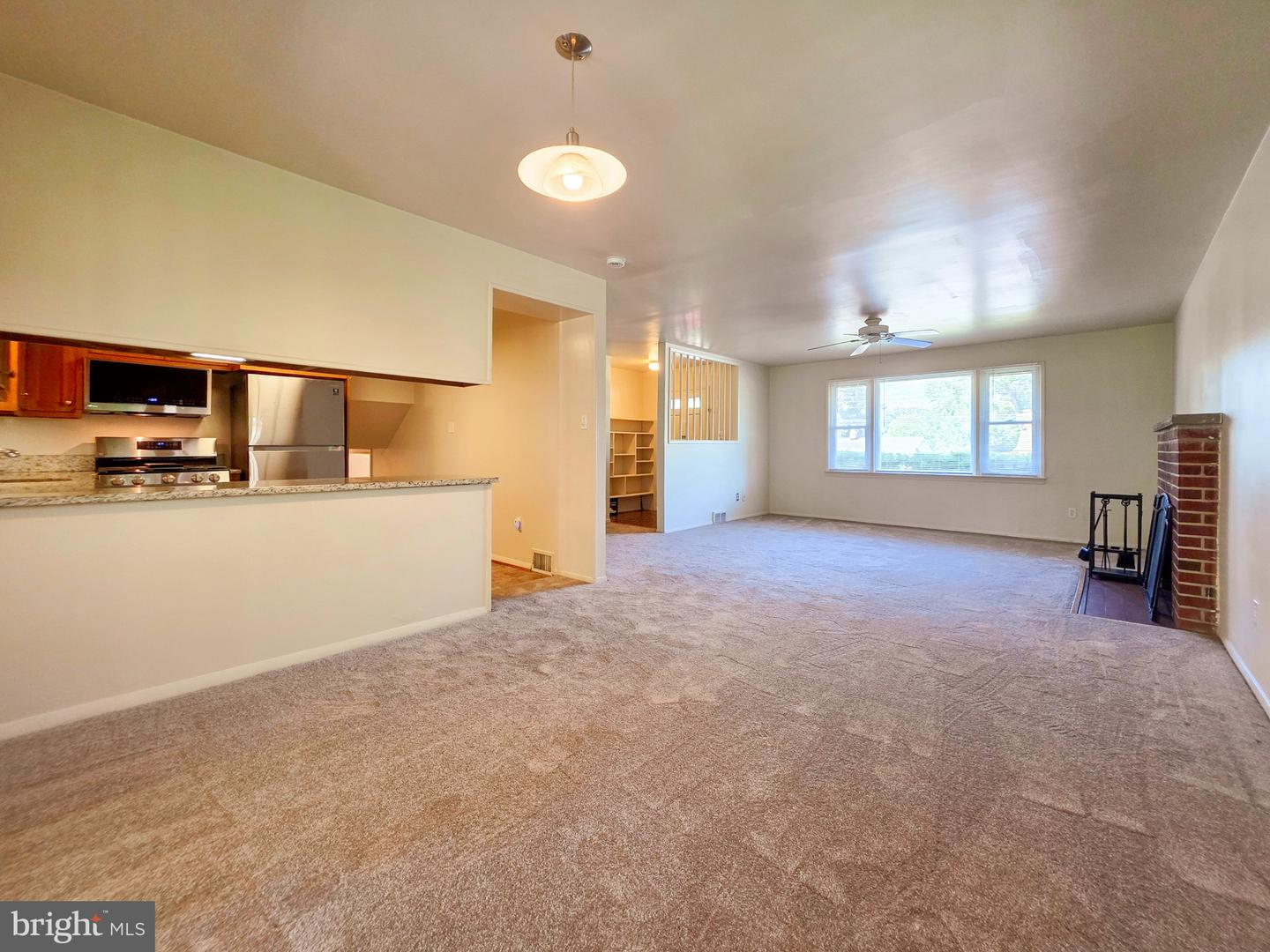 7511 Elgar St Property Photo 4