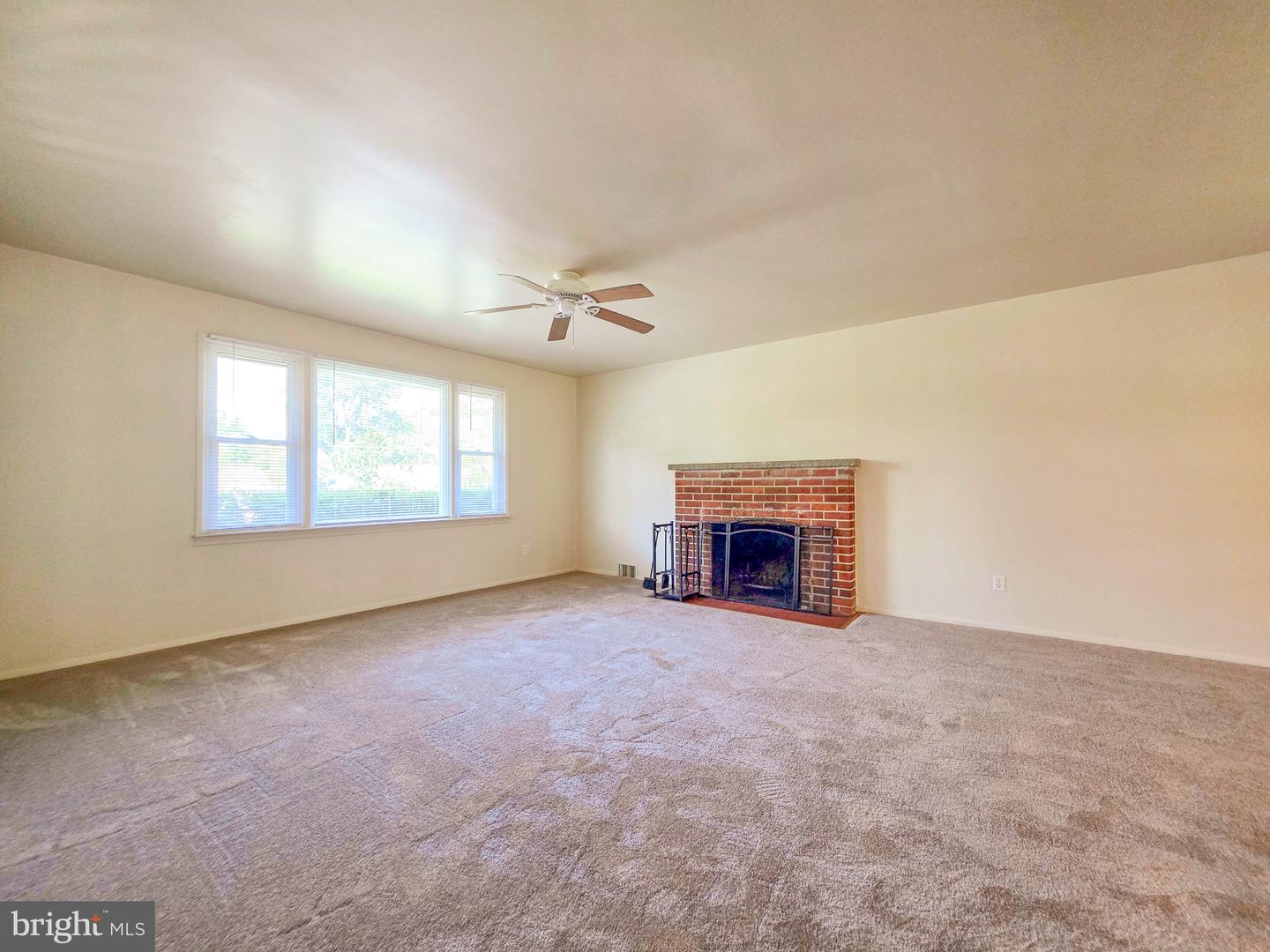7511 Elgar St Property Photo 5