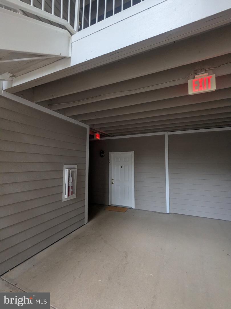 14301 Grape Holly Grv #14 Property Photo 3