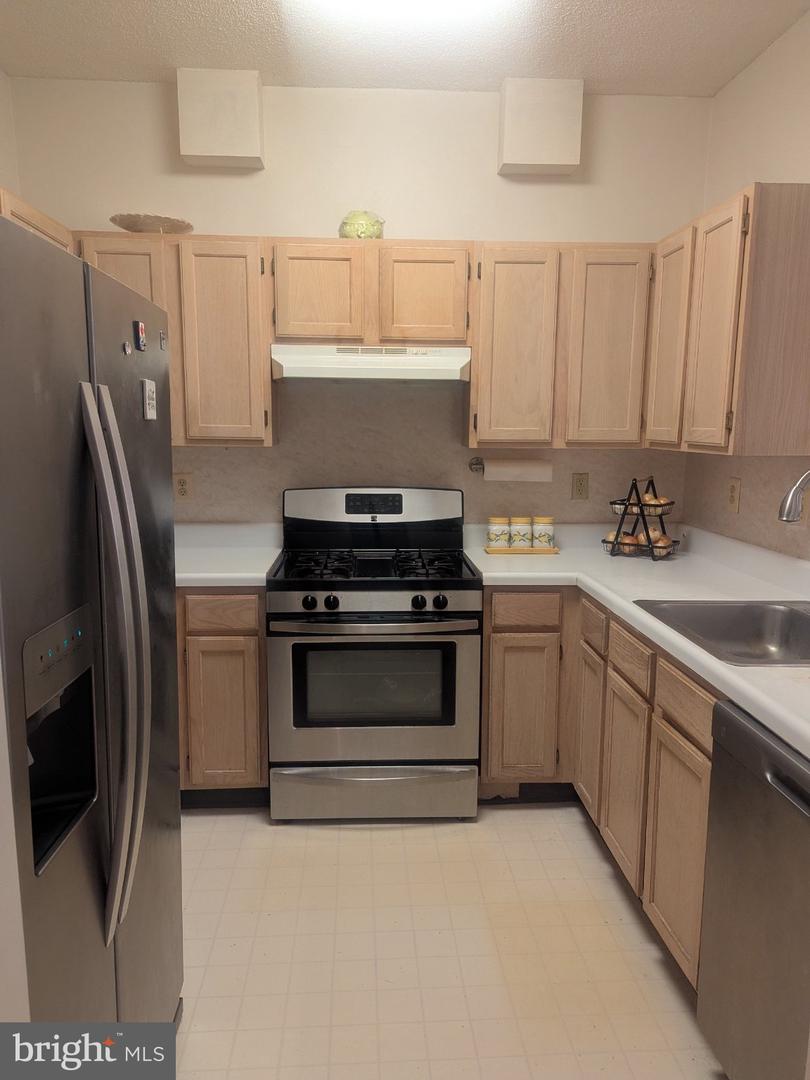 14301 Grape Holly Grv #14 Property Photo 11