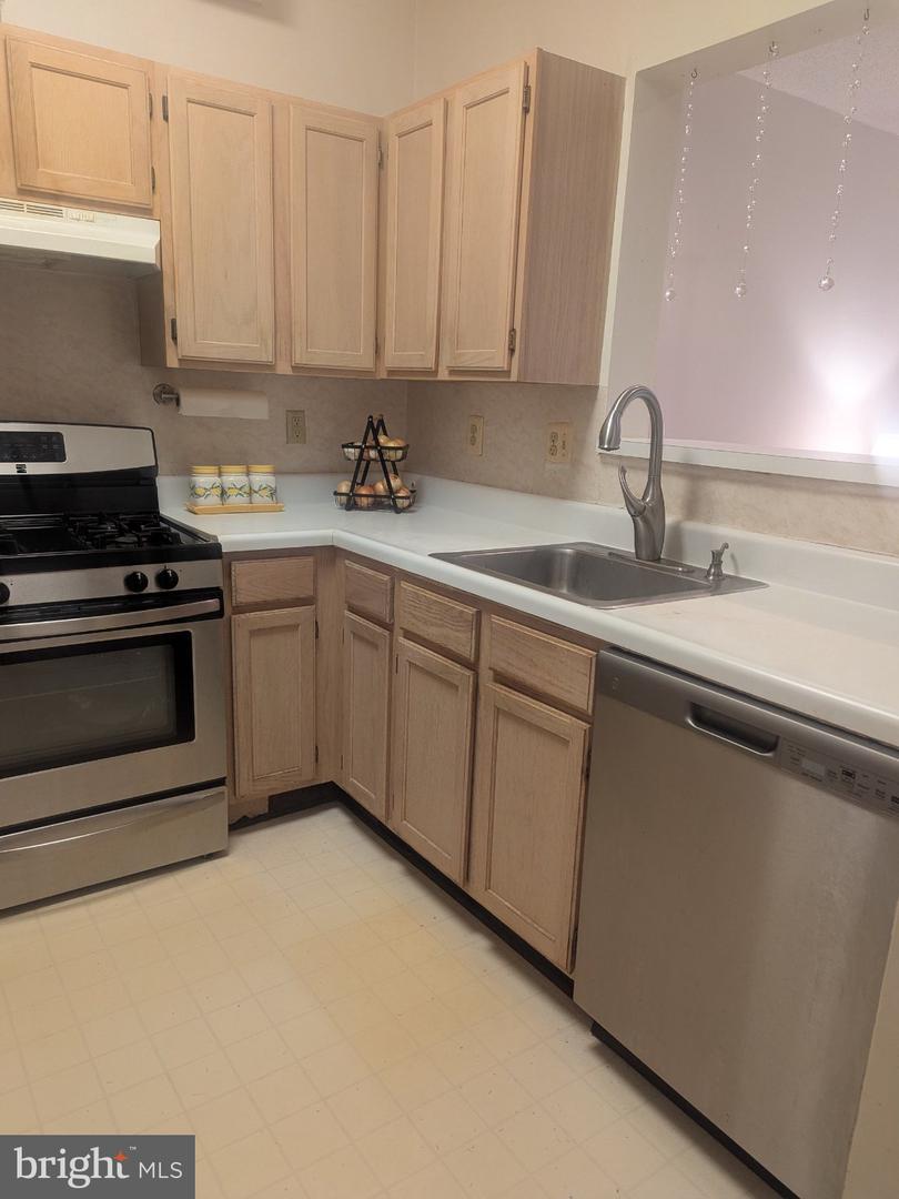 14301 Grape Holly Grv #14 Property Photo 12