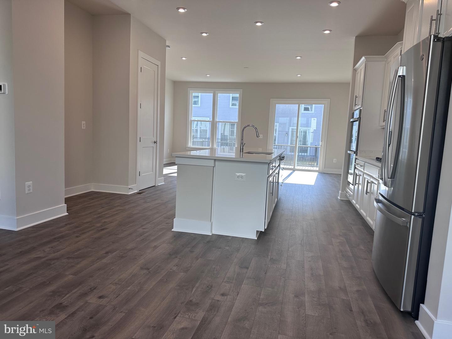2453 Liberty Loop Property Photo 4