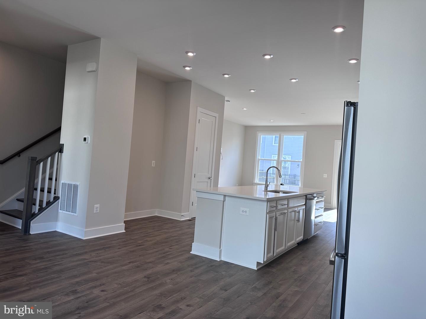 2453 Liberty Loop Property Photo 6