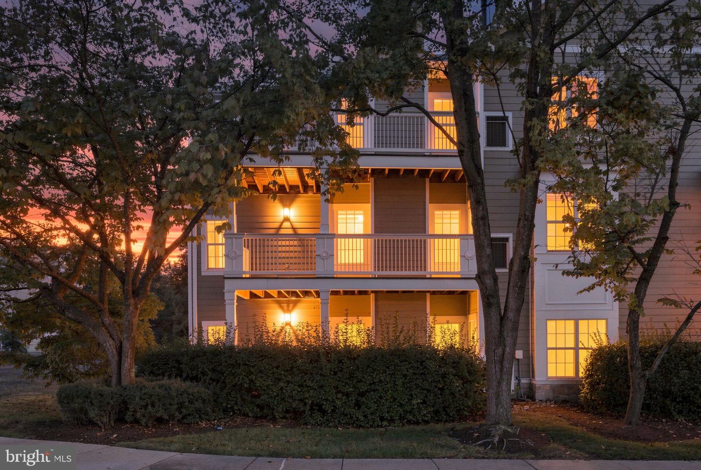 1704 LAKE SHORE CREST DR #22 Property Photo 1