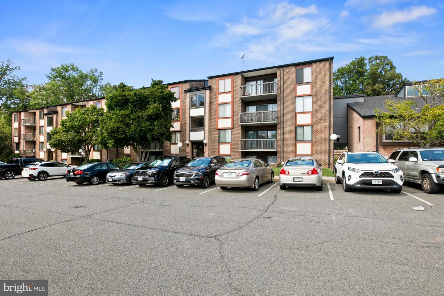 9728 Kingsbridge Dr #302 Property Photo 1