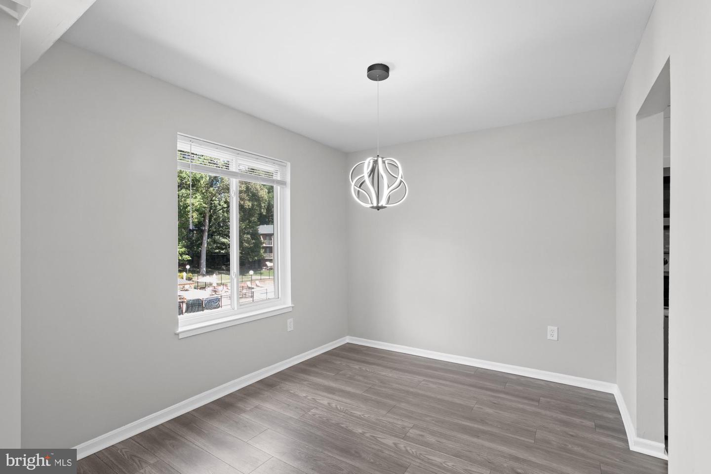 9728 Kingsbridge Dr #302 Property Photo 6