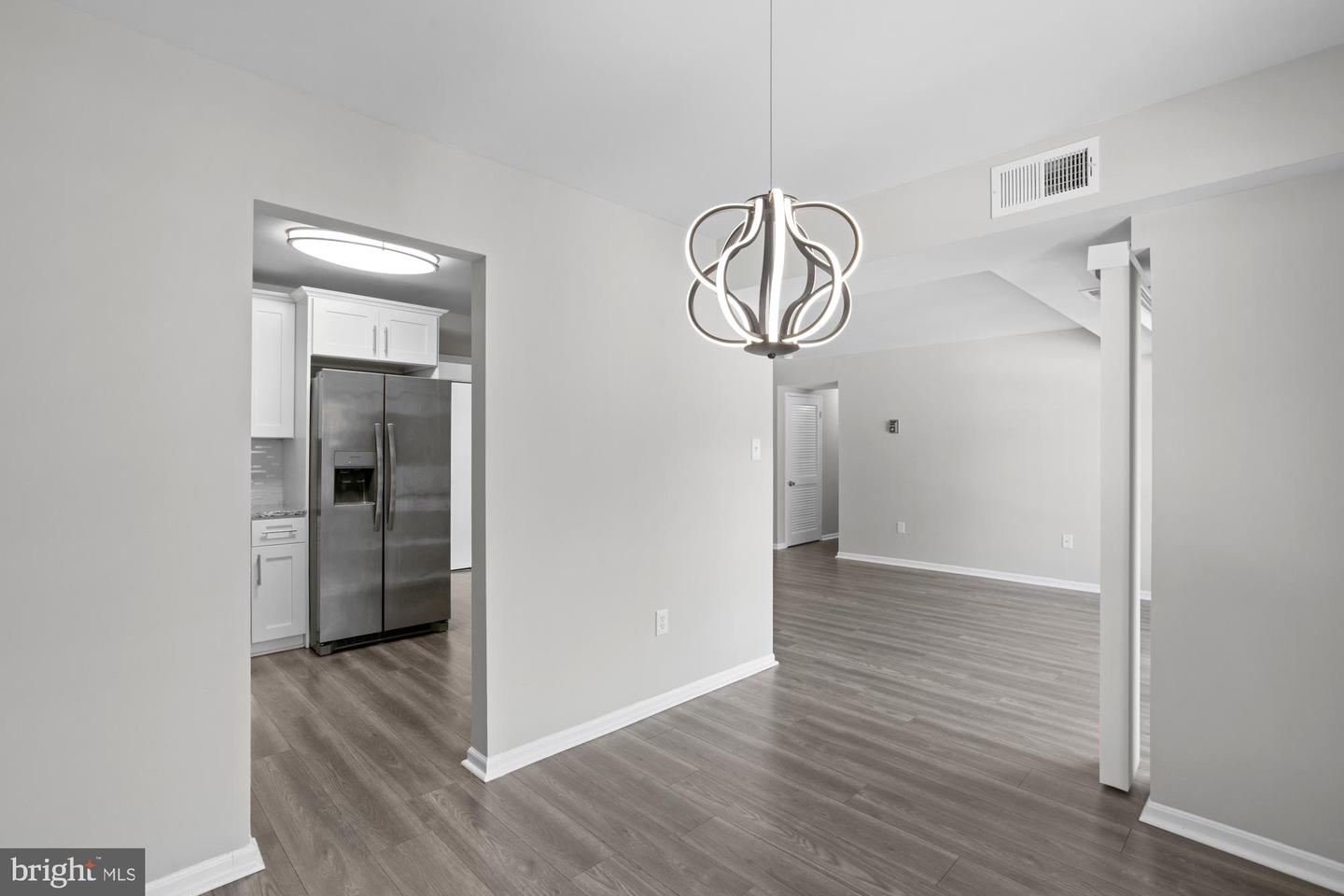 9728 Kingsbridge Dr #302 Property Photo 7