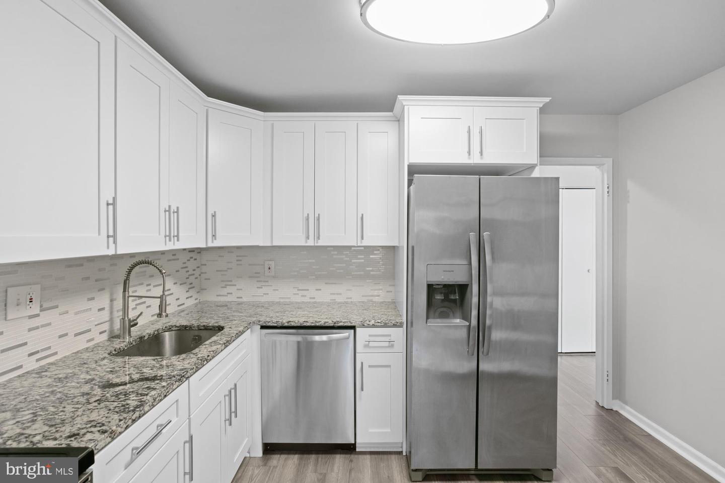 9728 Kingsbridge Dr #302 Property Photo 8