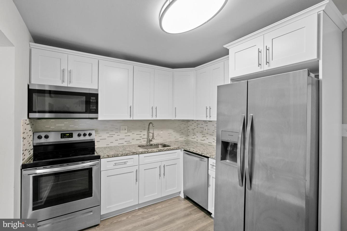 9728 Kingsbridge Dr #302 Property Photo 9