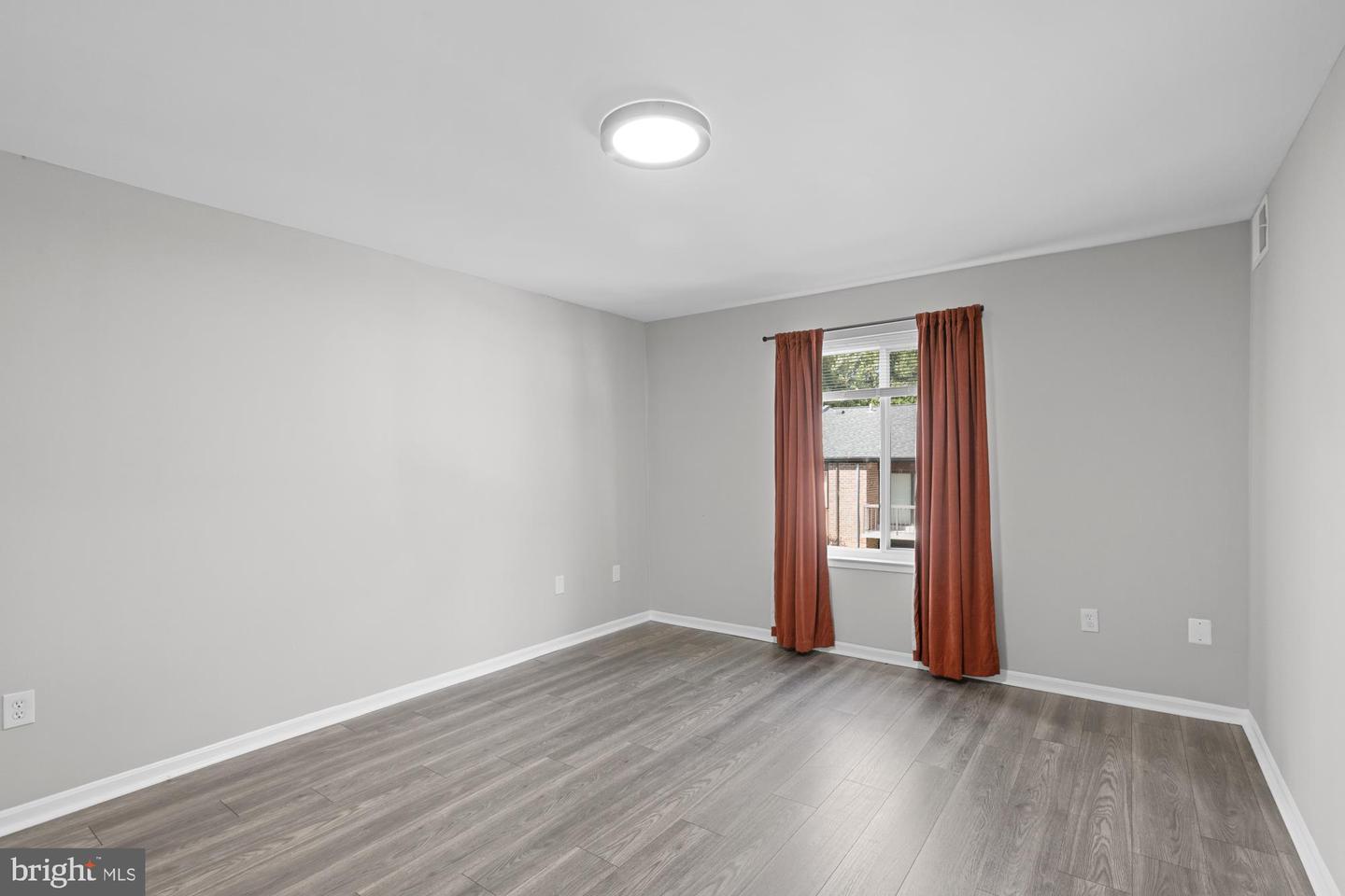 9728 Kingsbridge Dr #302 Property Photo 12
