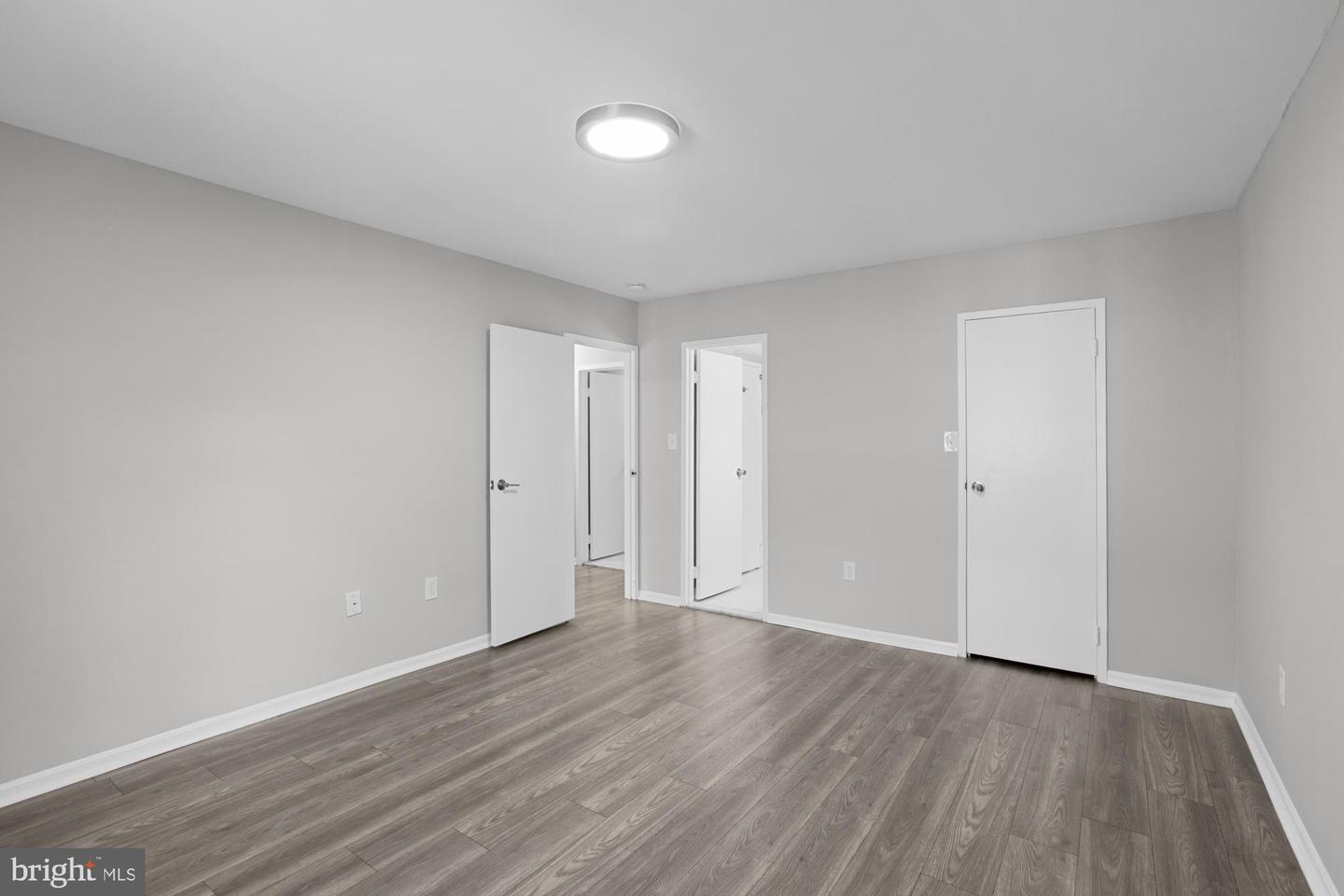9728 Kingsbridge Dr #302 Property Photo 13