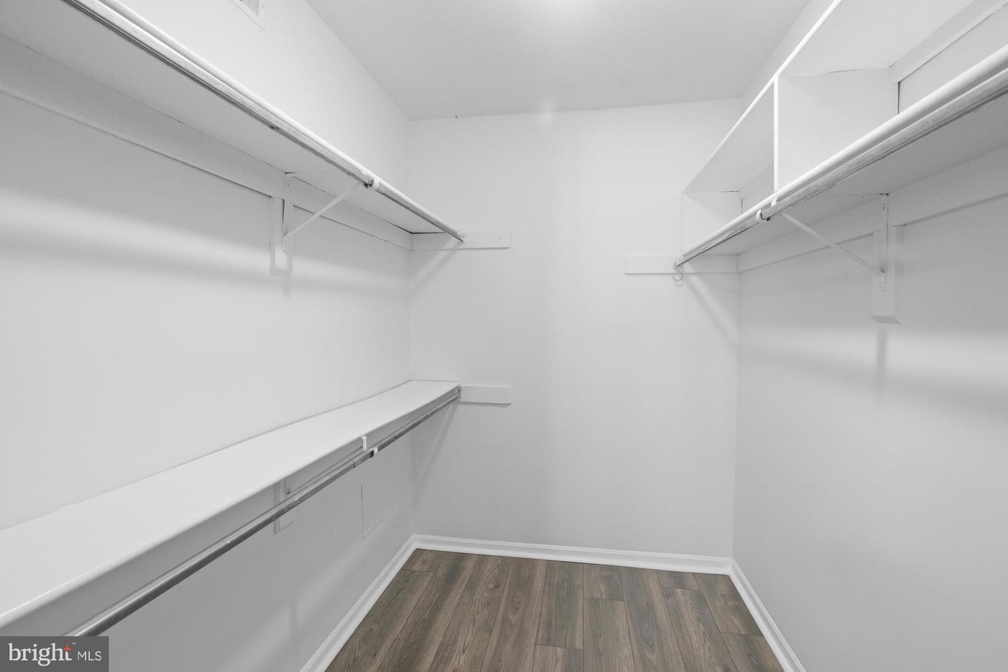 9728 Kingsbridge Dr #302 Property Photo 14