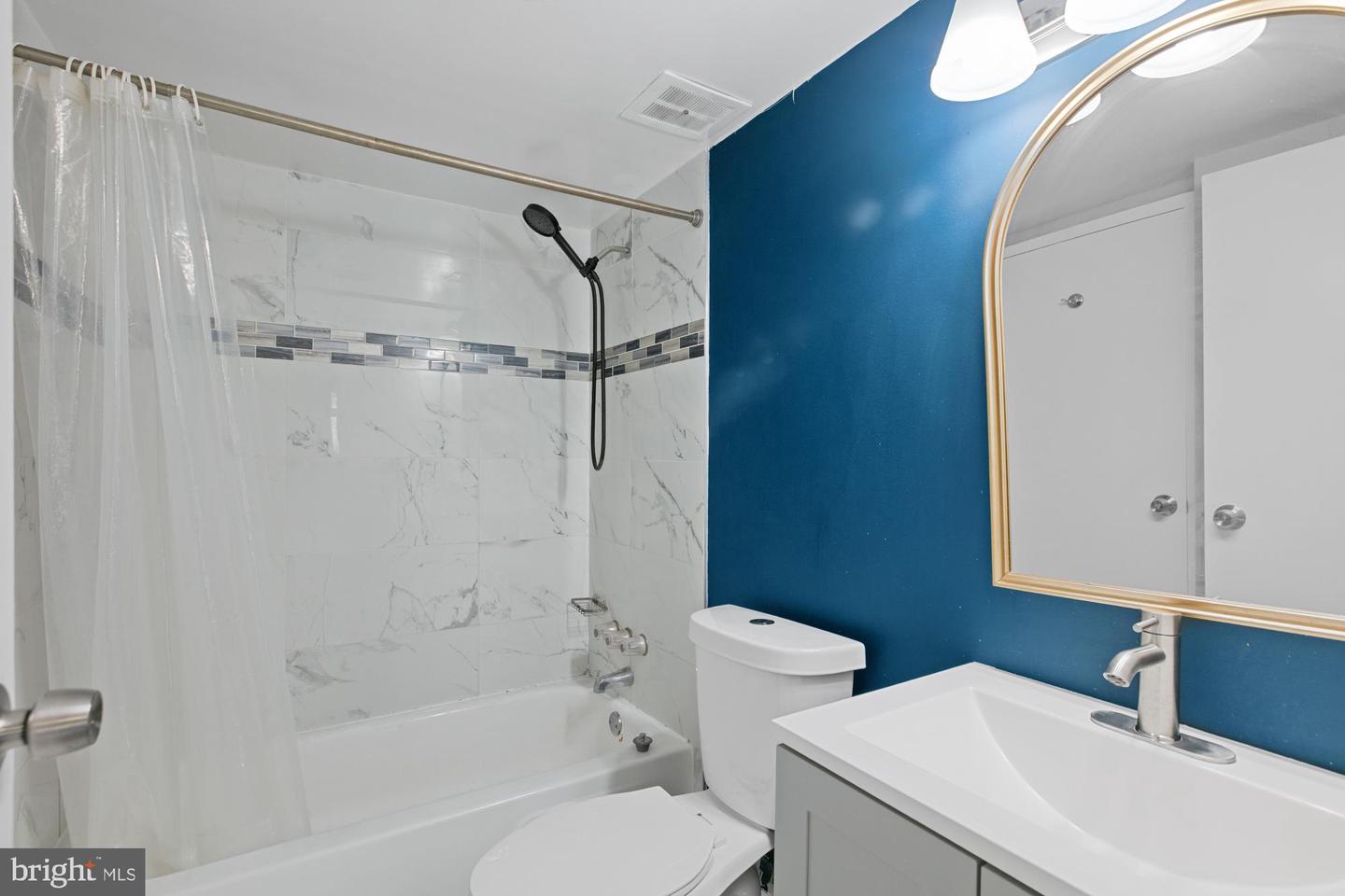 9728 Kingsbridge Dr #302 Property Photo 15