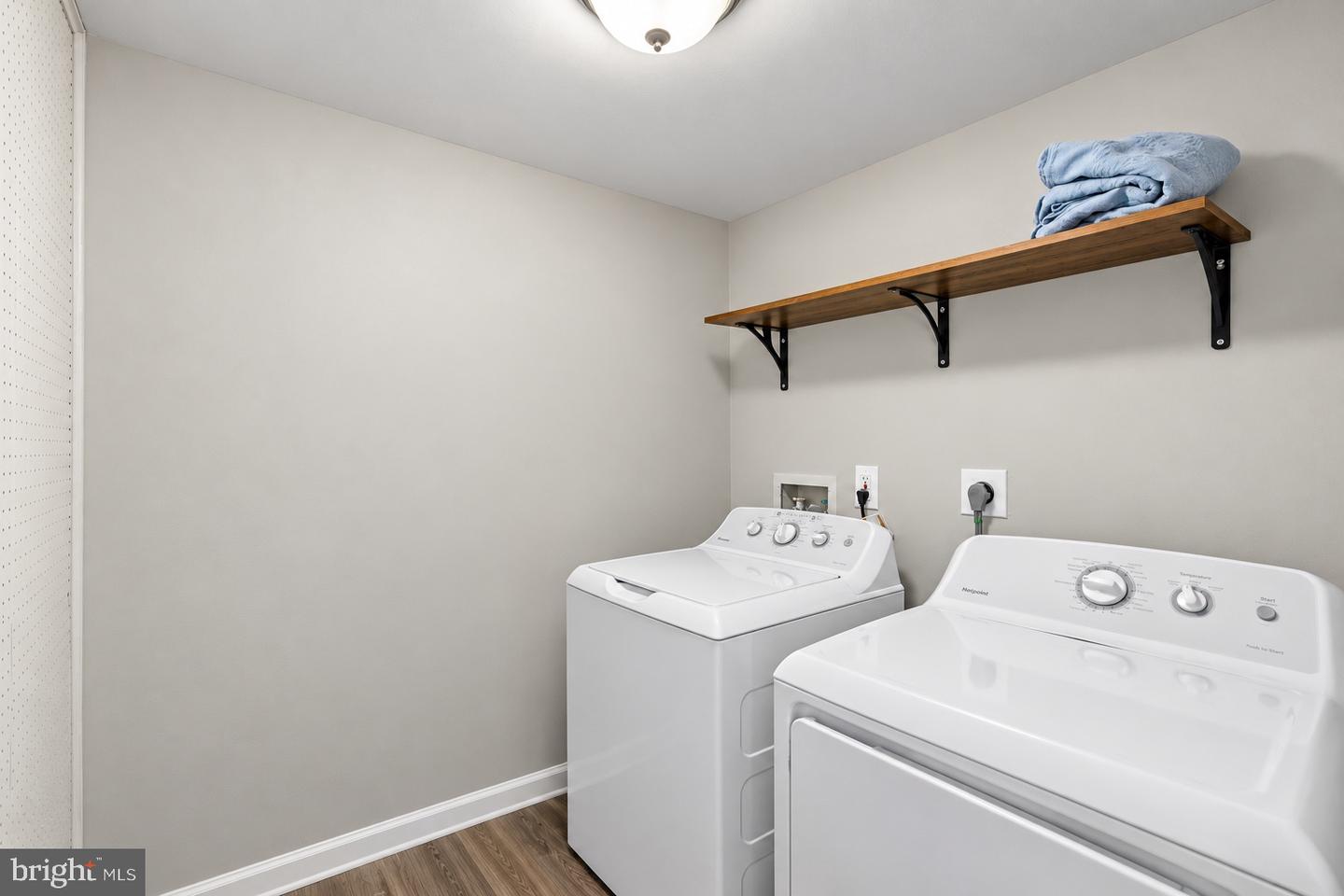 9728 Kingsbridge Dr #302 Property Photo 16