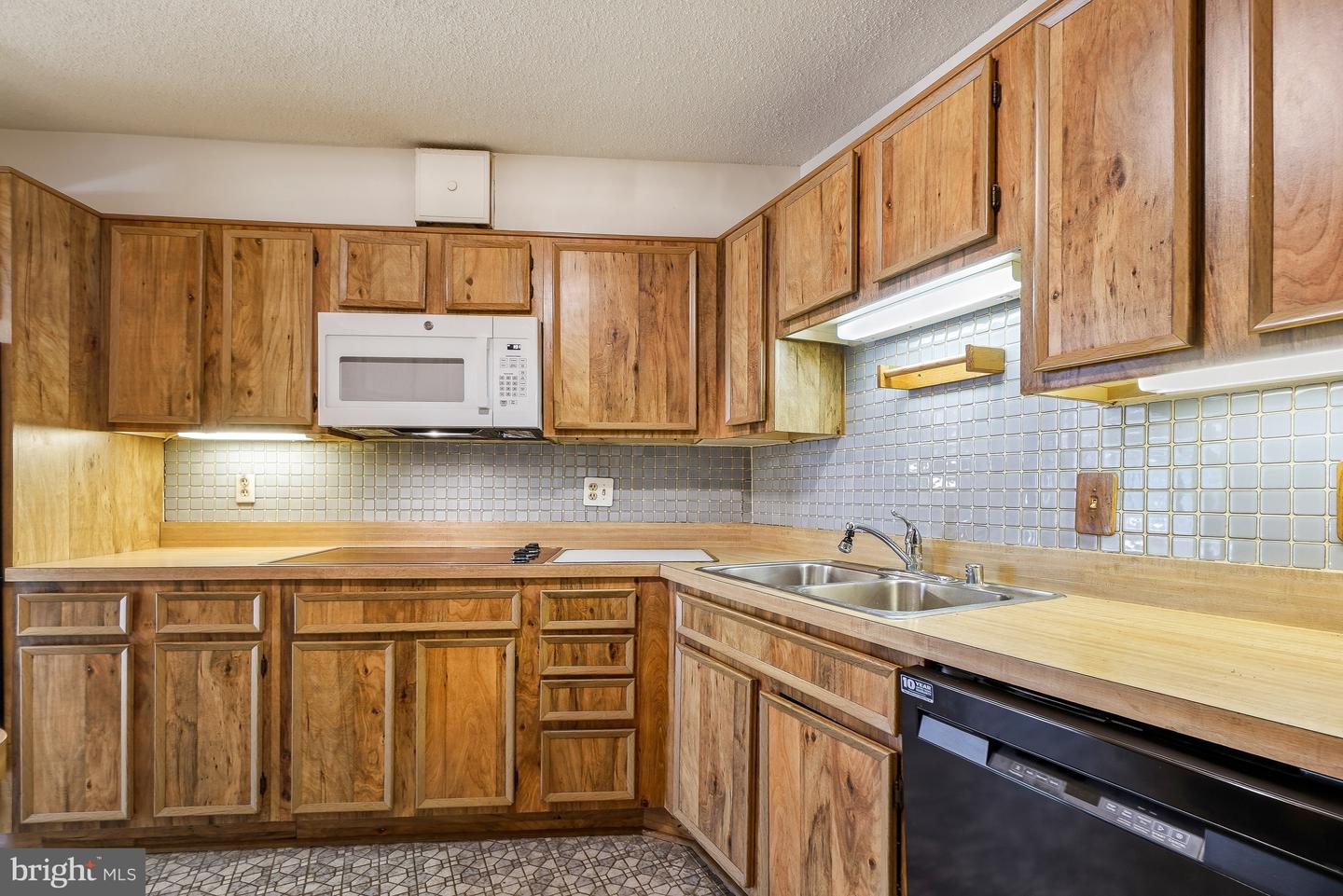 5904 Mount Eagle Dr #114 Property Photo 12