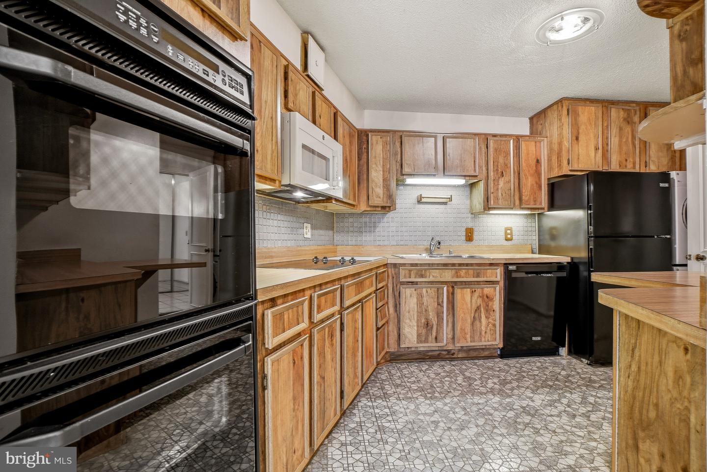 5904 Mount Eagle Dr #114 Property Photo 13