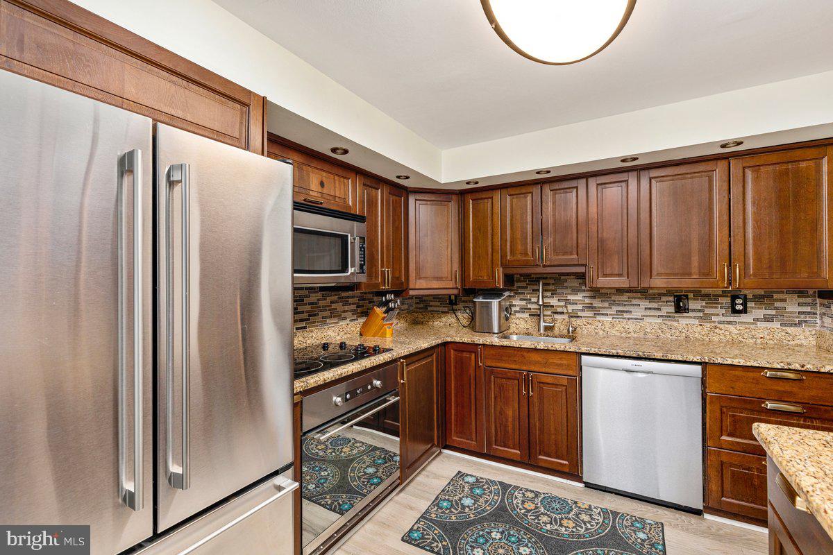 2323 Middle Creek Ln Property Photo 7