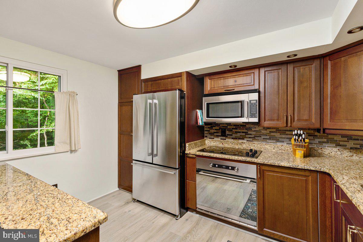 2323 Middle Creek Ln Property Photo 8