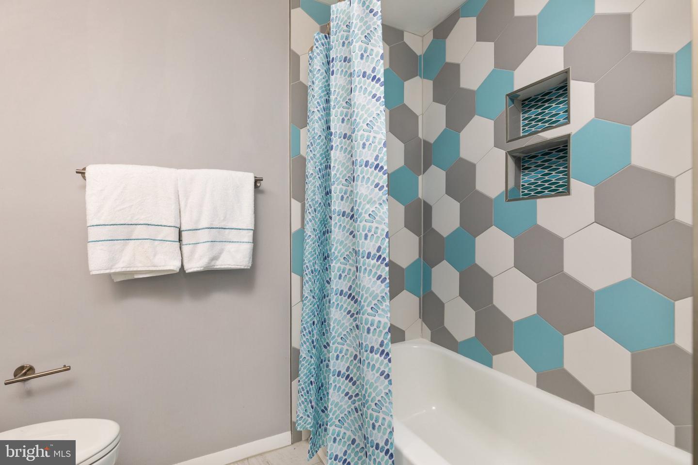2323 Middle Creek Ln Property Photo 19