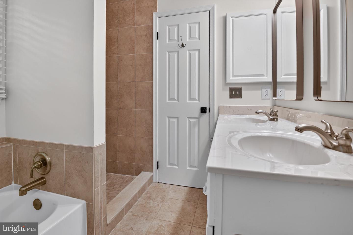 6143 Poburn Landing Ct Property Photo 26